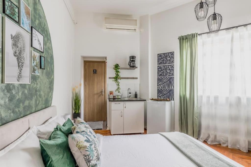 Nightfall Escape - M&n Apartment