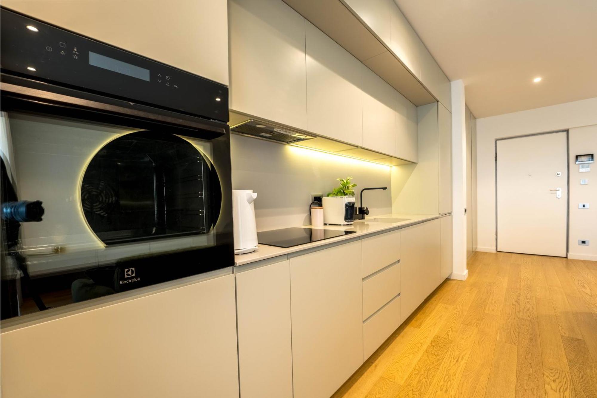Sphere - High-end 1br Getaway Near Promenada Mall Apartment Bucharest