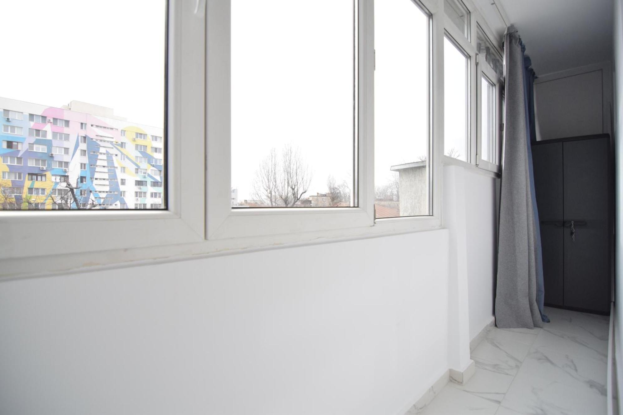 Apartment Stylish With Video Projector *
