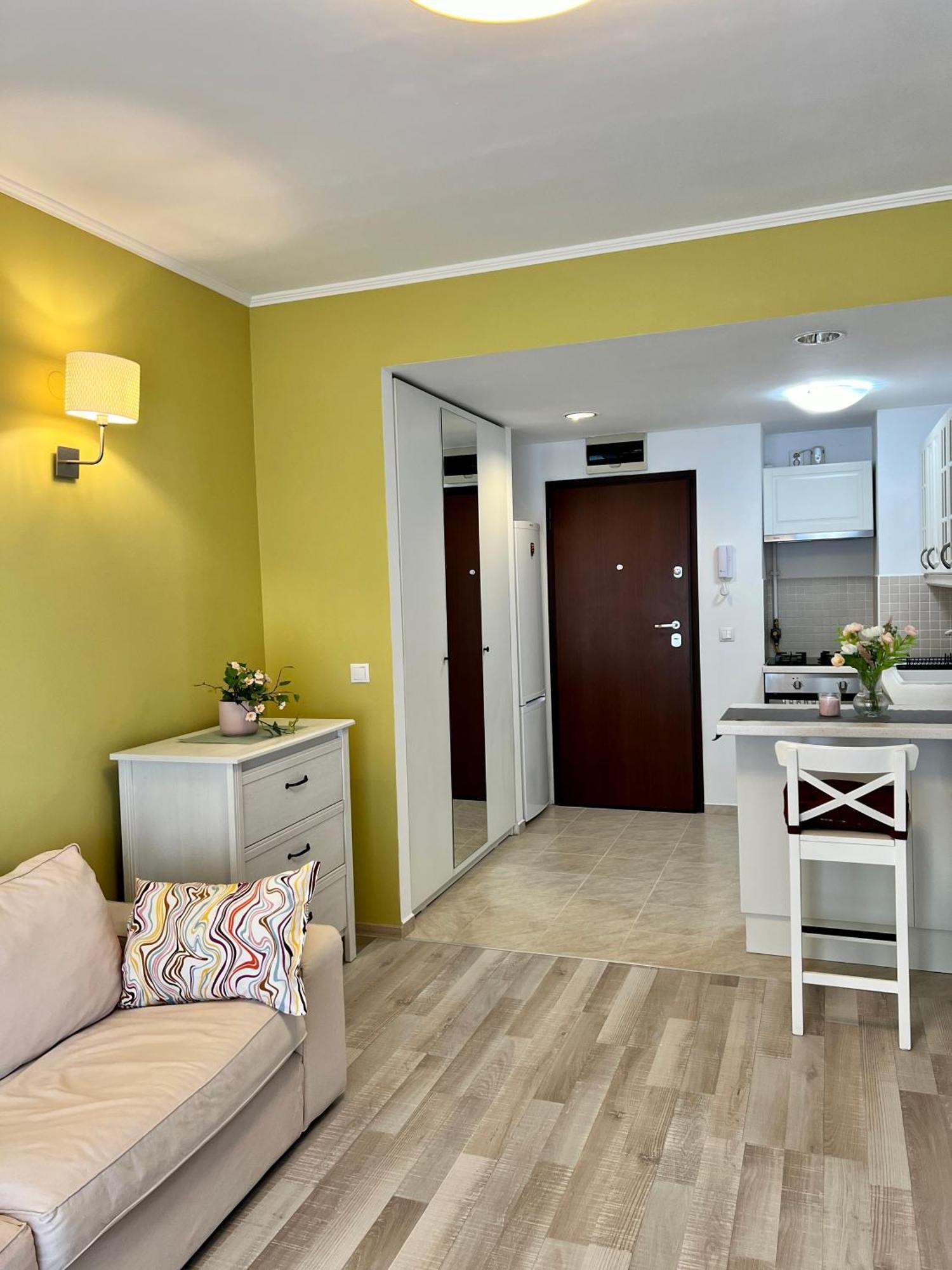 Apartment Blossom Nest - 1br With Terrace And Underground Parking Bucharest