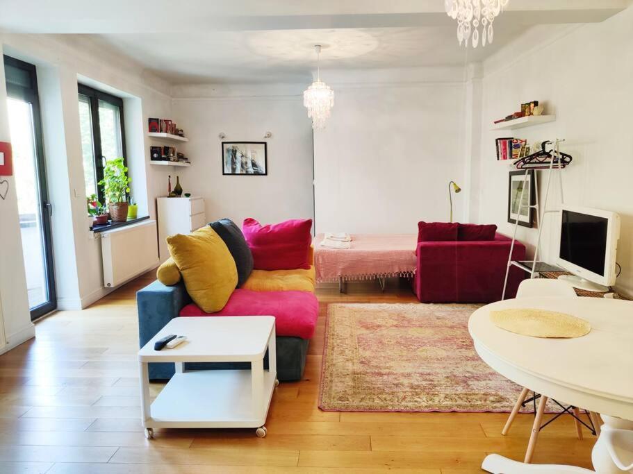 Old Town Bohemian With Garden View Balcony * Bucureşti