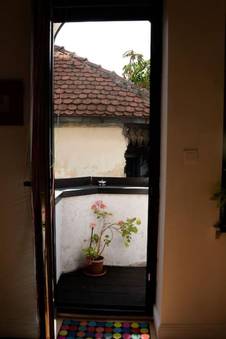 Old Town Bohemian With Garden View Balcony Apartament