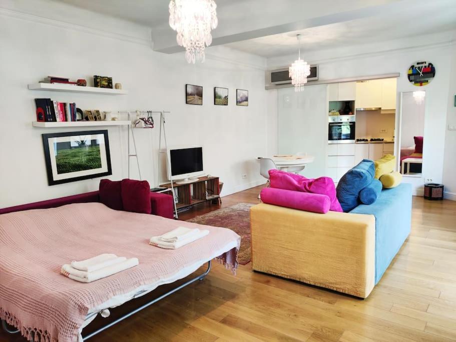 Old Town Bohemian With Garden View Balcony Apartament