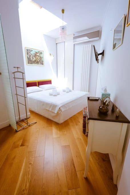 Old Town Bohemian With Terrace Apartment