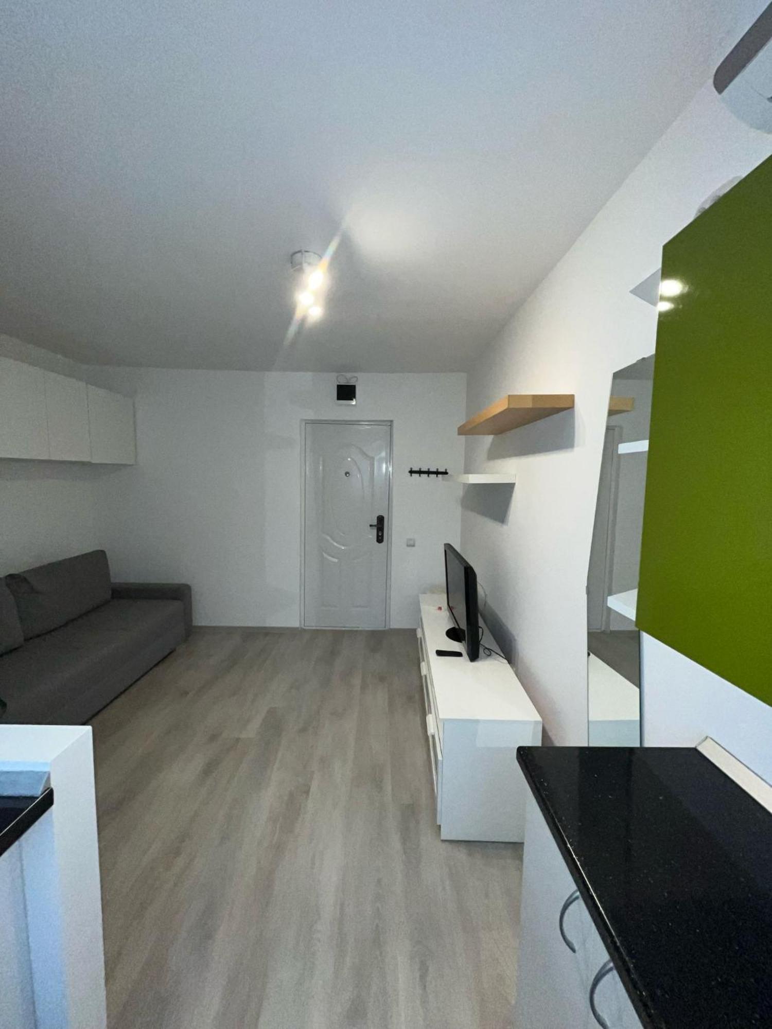 Small Studio Near The Metro Station Apartament