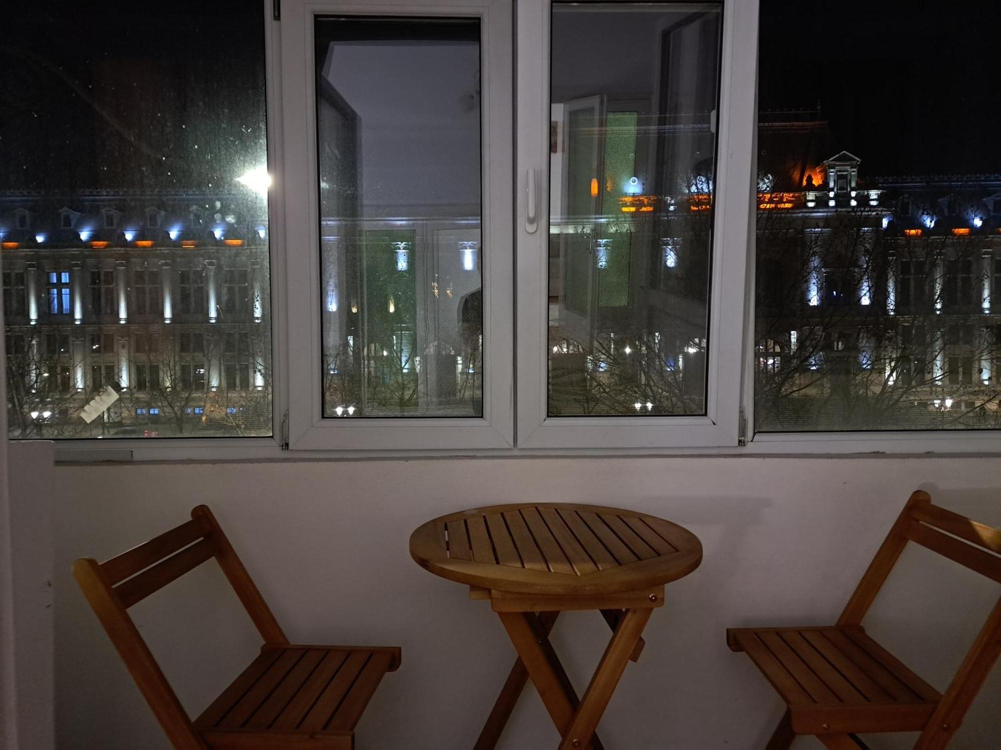 Amytis Flat Old City