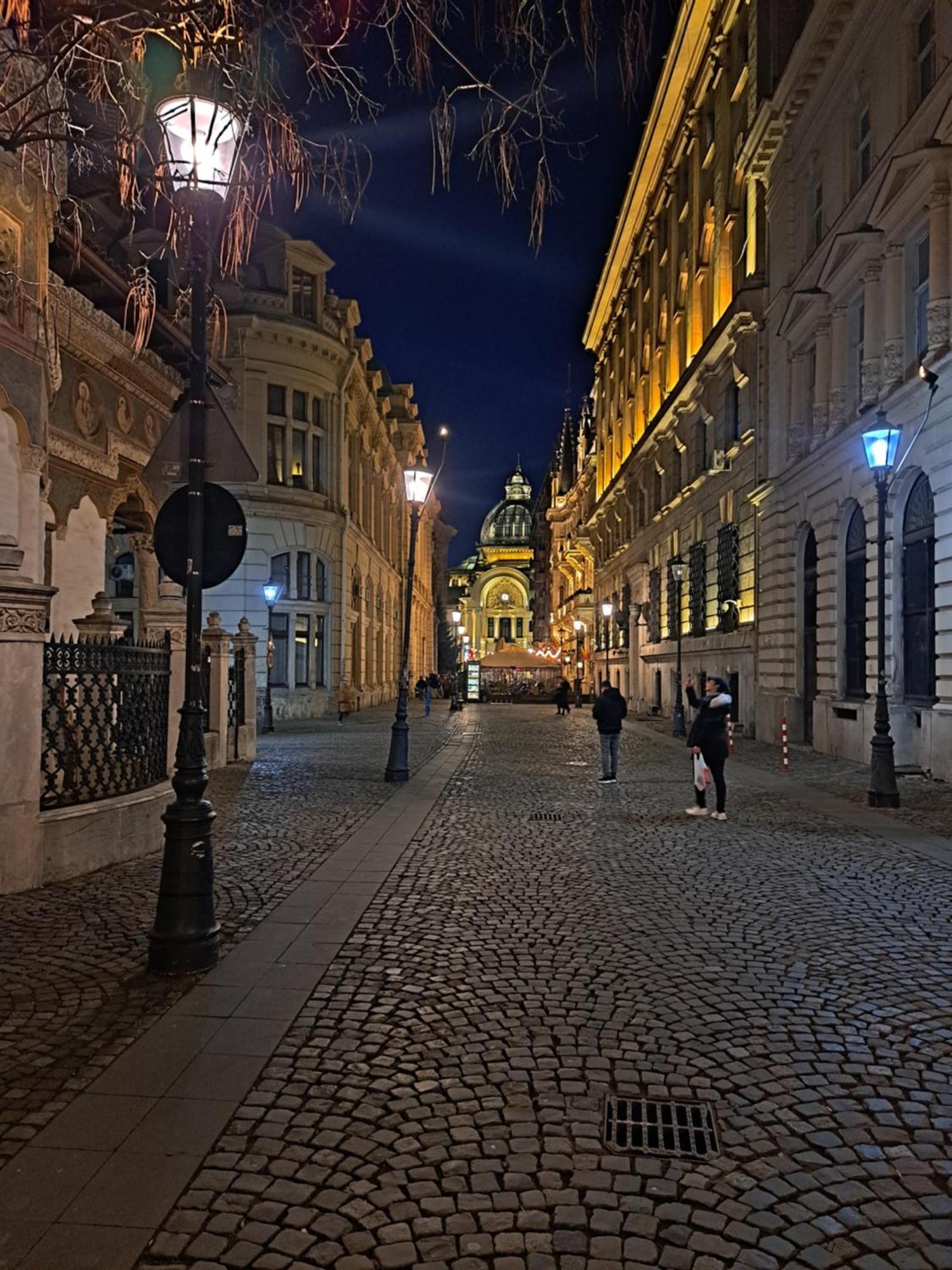 Amytis Flat Old City