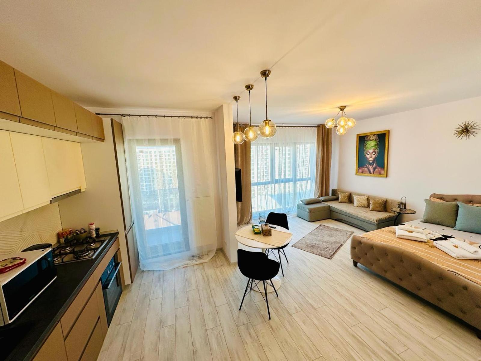 Apartment Plaza 3 *