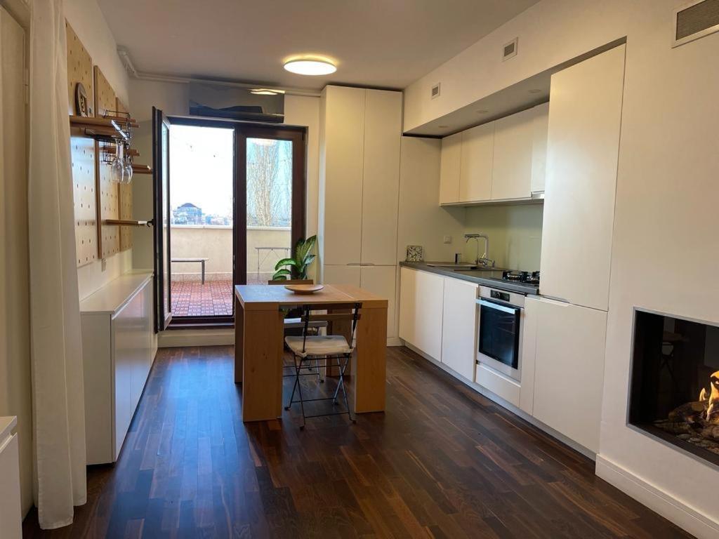 Apartment Italian Street With Terrace And Fireplace Bucharest