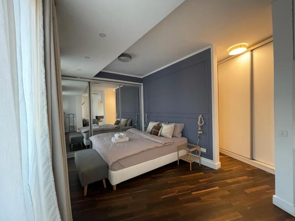 Apartment Italian Street With Terrace And Fireplace *