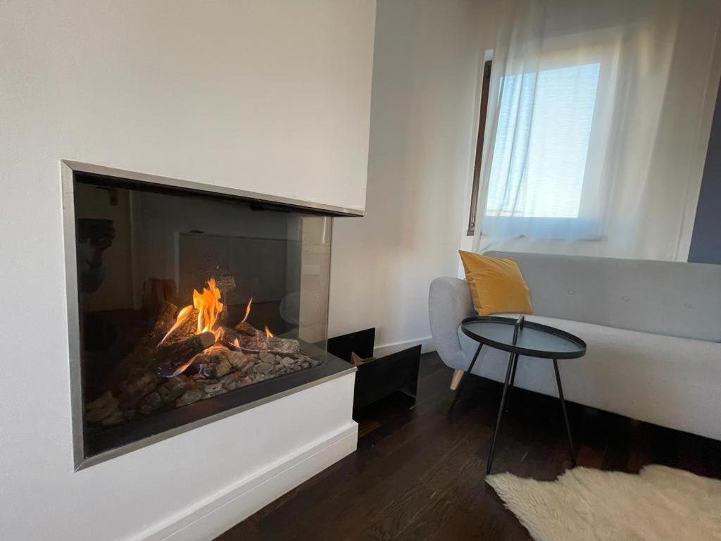 Apartment Italian Street With Terrace And Fireplace
