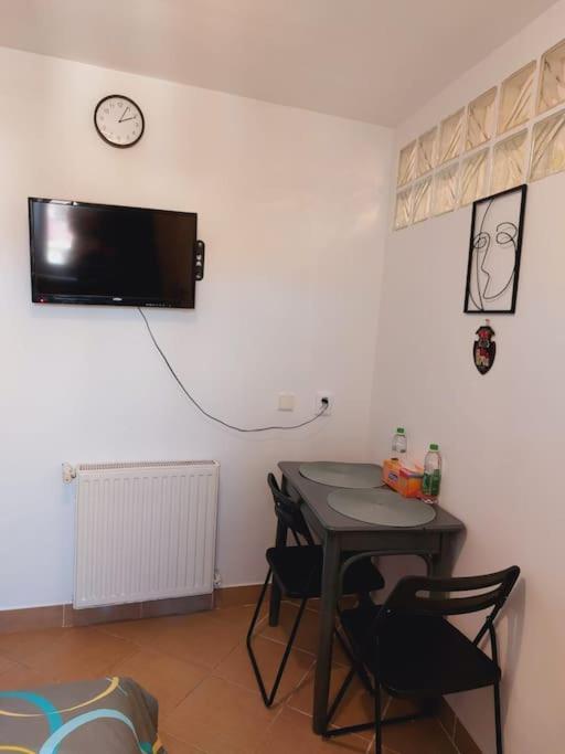 Apartment Tiny Studio Next To Unirii *