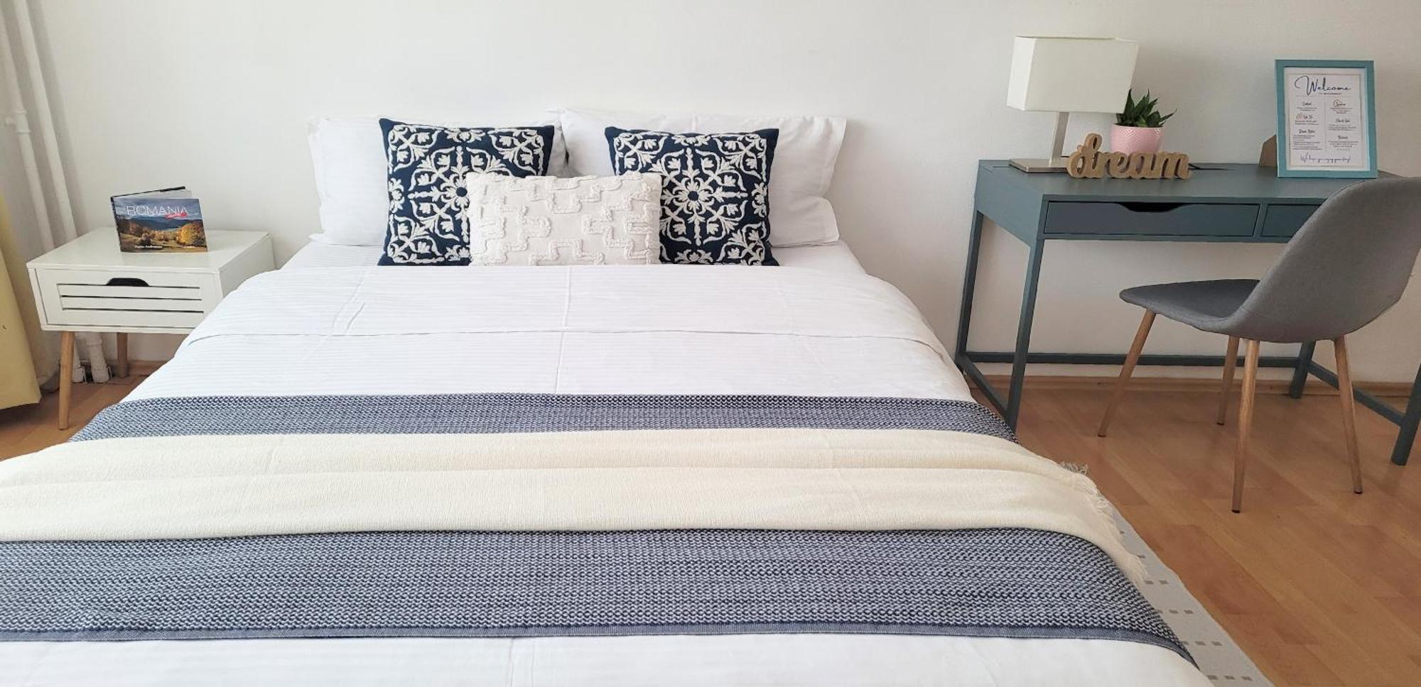 Cozy Retreat, Obor Market & Metro