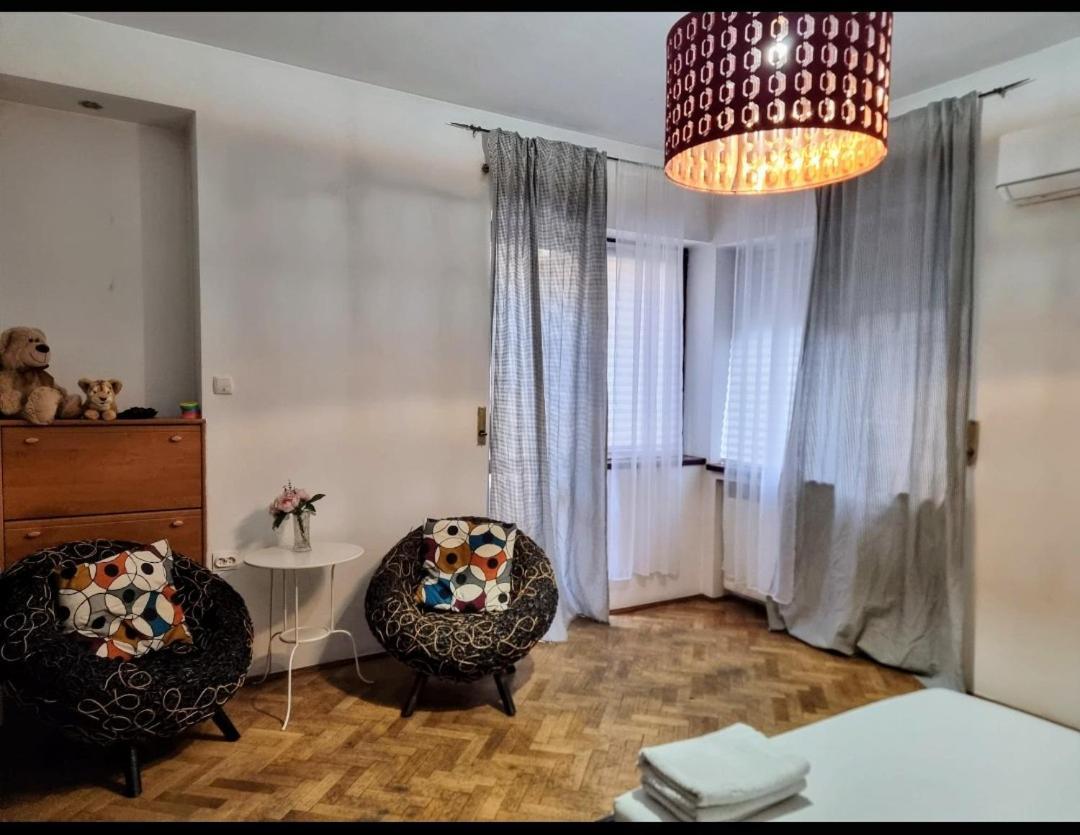 The Flat Of Sillence Piata Romana Bucharest