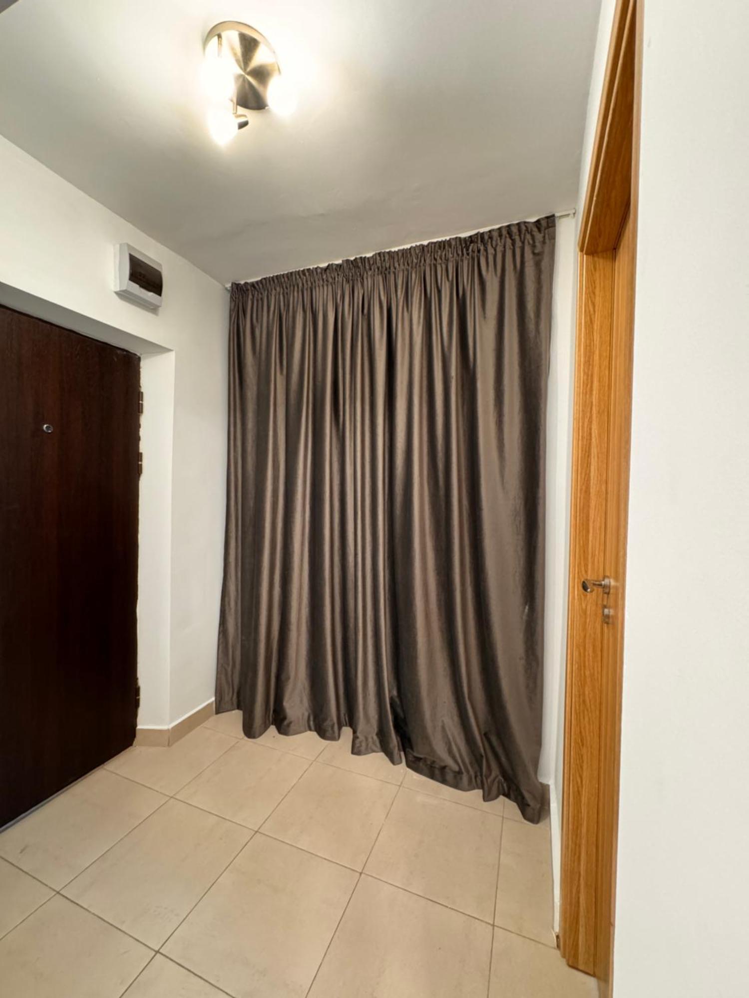 Luxury In Victoriei Bulevard * Bucareste