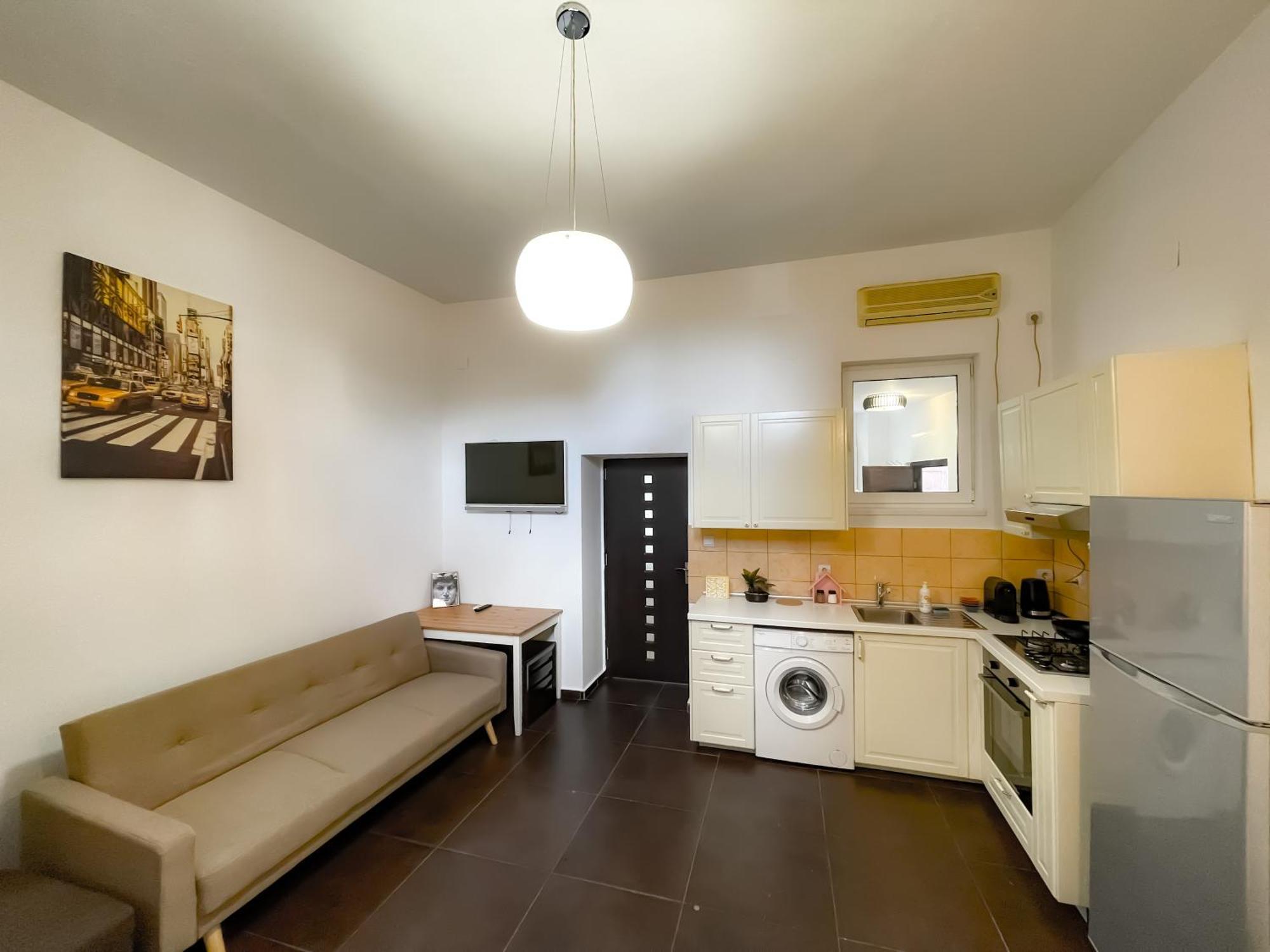Cool Flat In The Heart Of Bucharest's Fun And History
