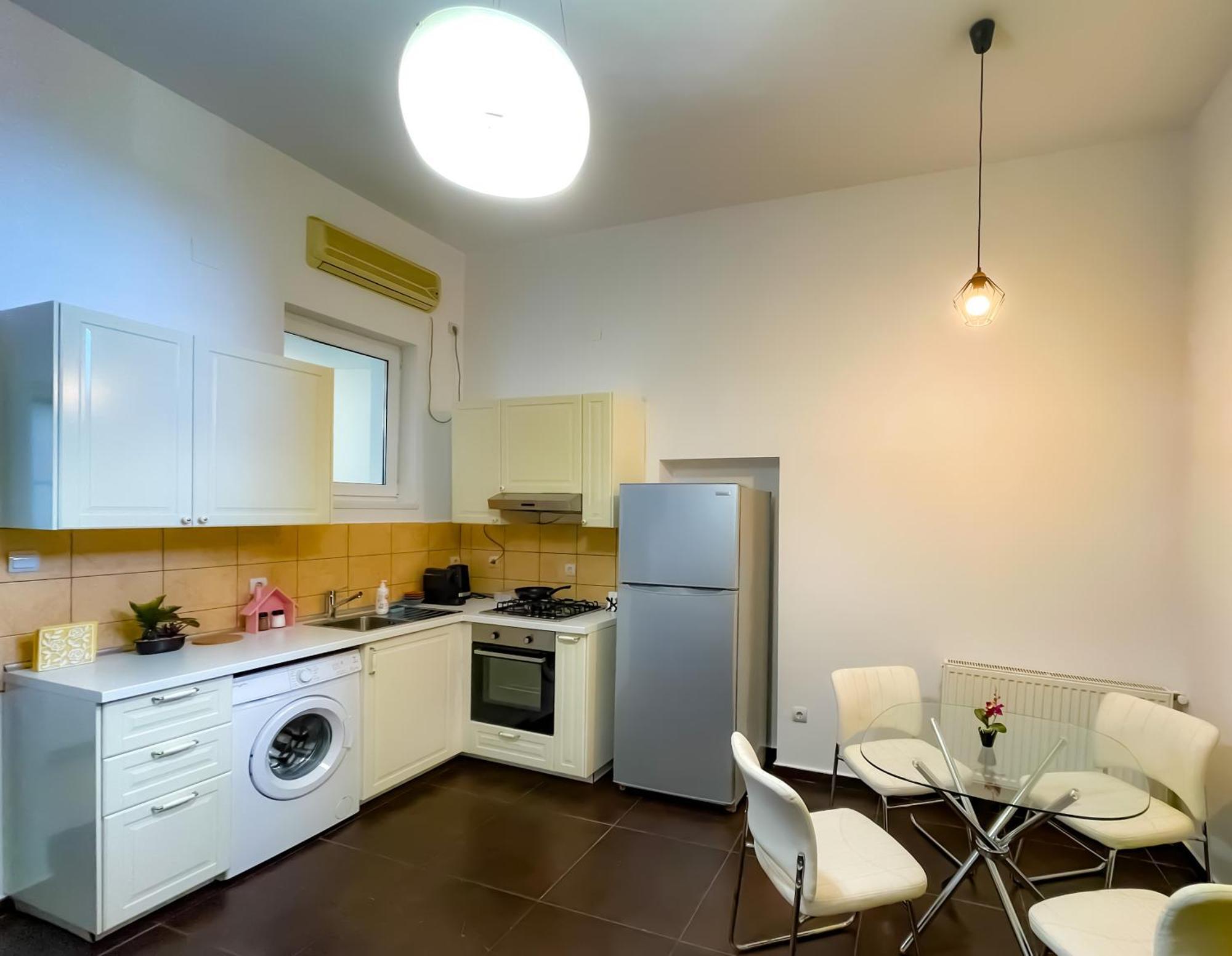 Apartamento Cool Flat In The Heart Of Bucharest's Fun And History Bucareste