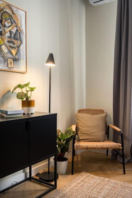 Exquisite Art Deco 2br Prime Location Bucharest