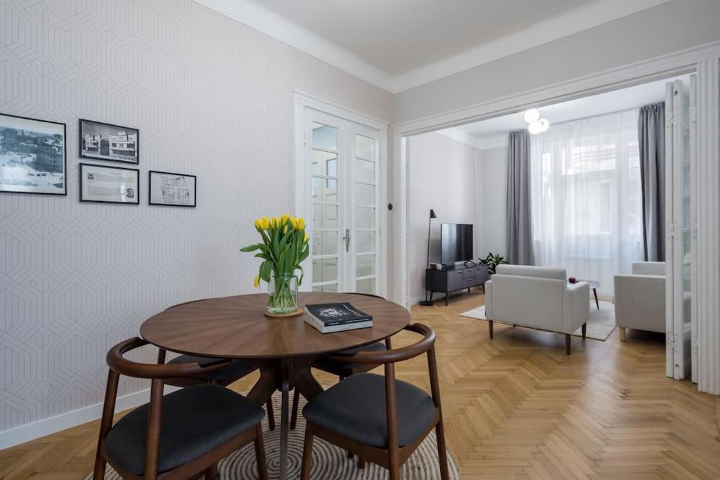 Apartment Exquisite Art Deco 2br Prime Location