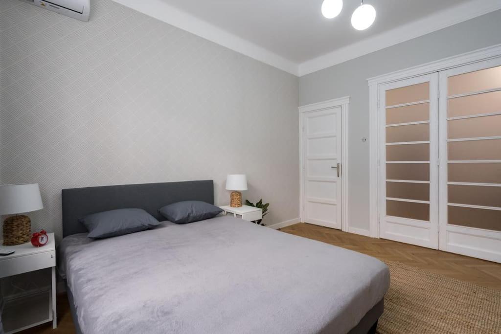 Exquisite Art Deco 2br Prime Location *