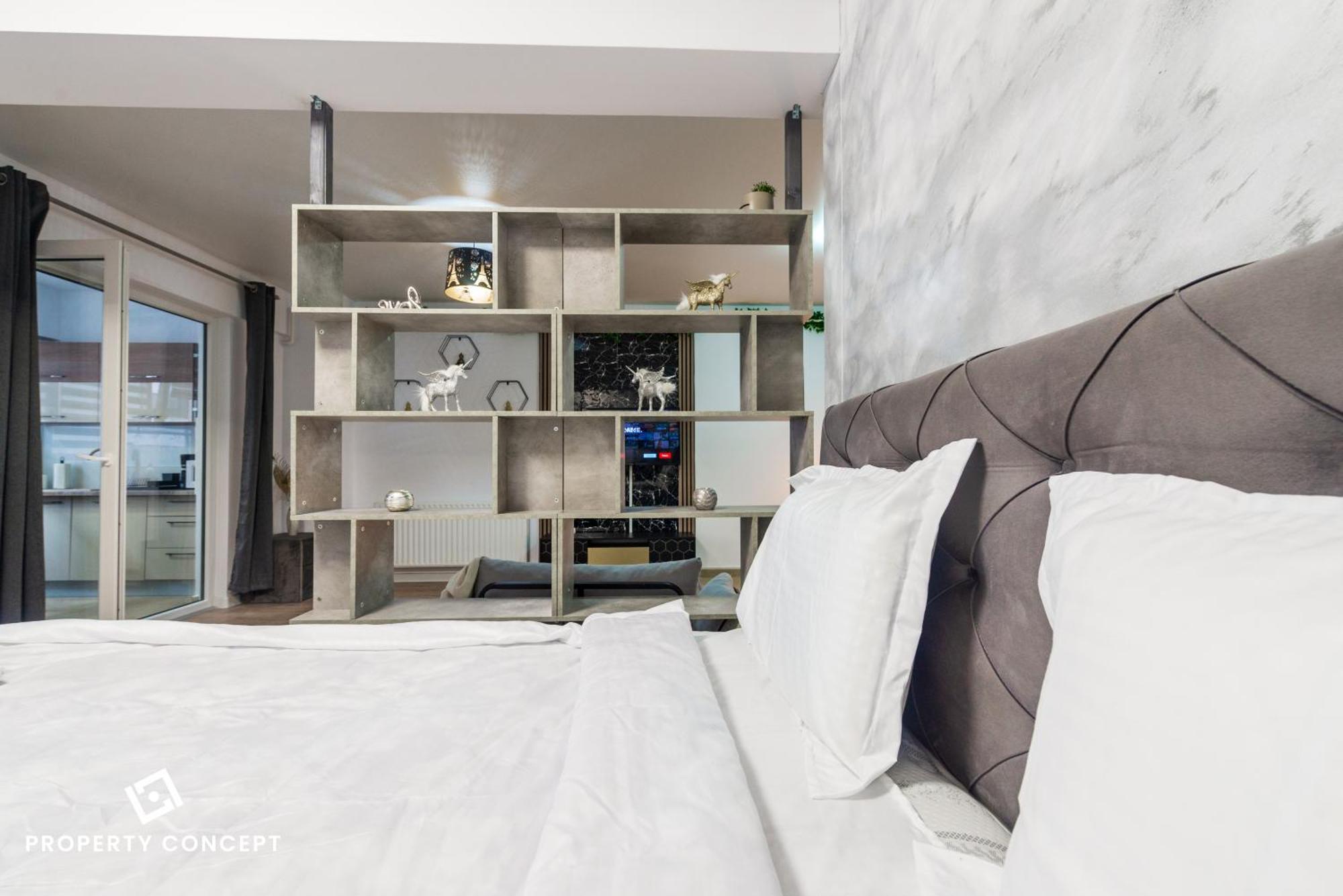 Apartment 724