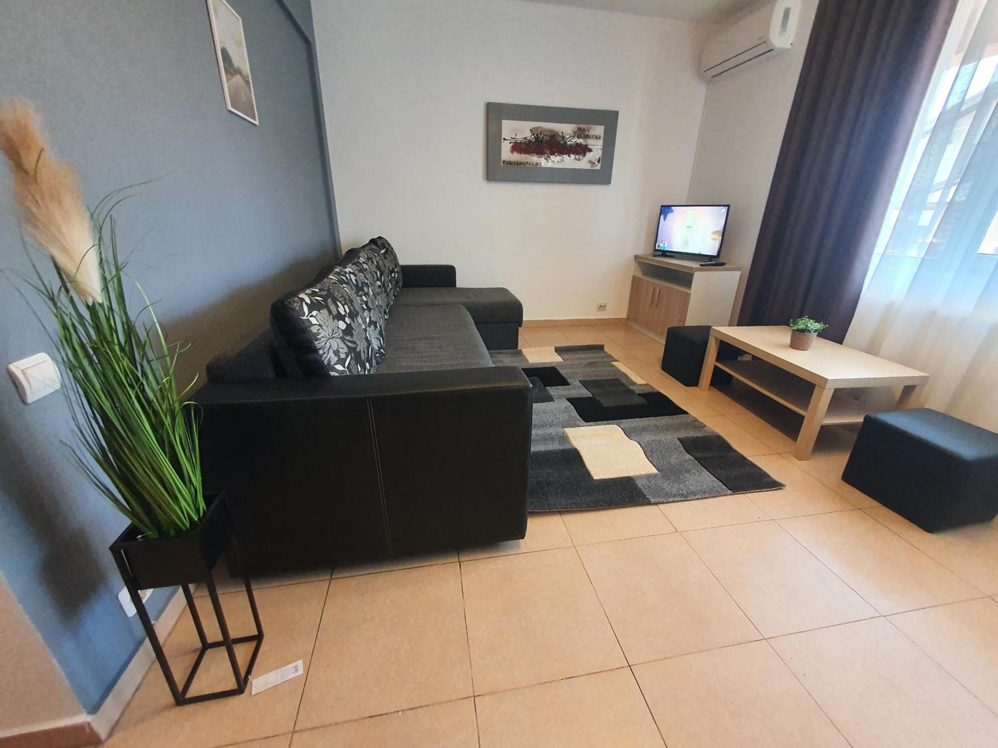 Apartment Green