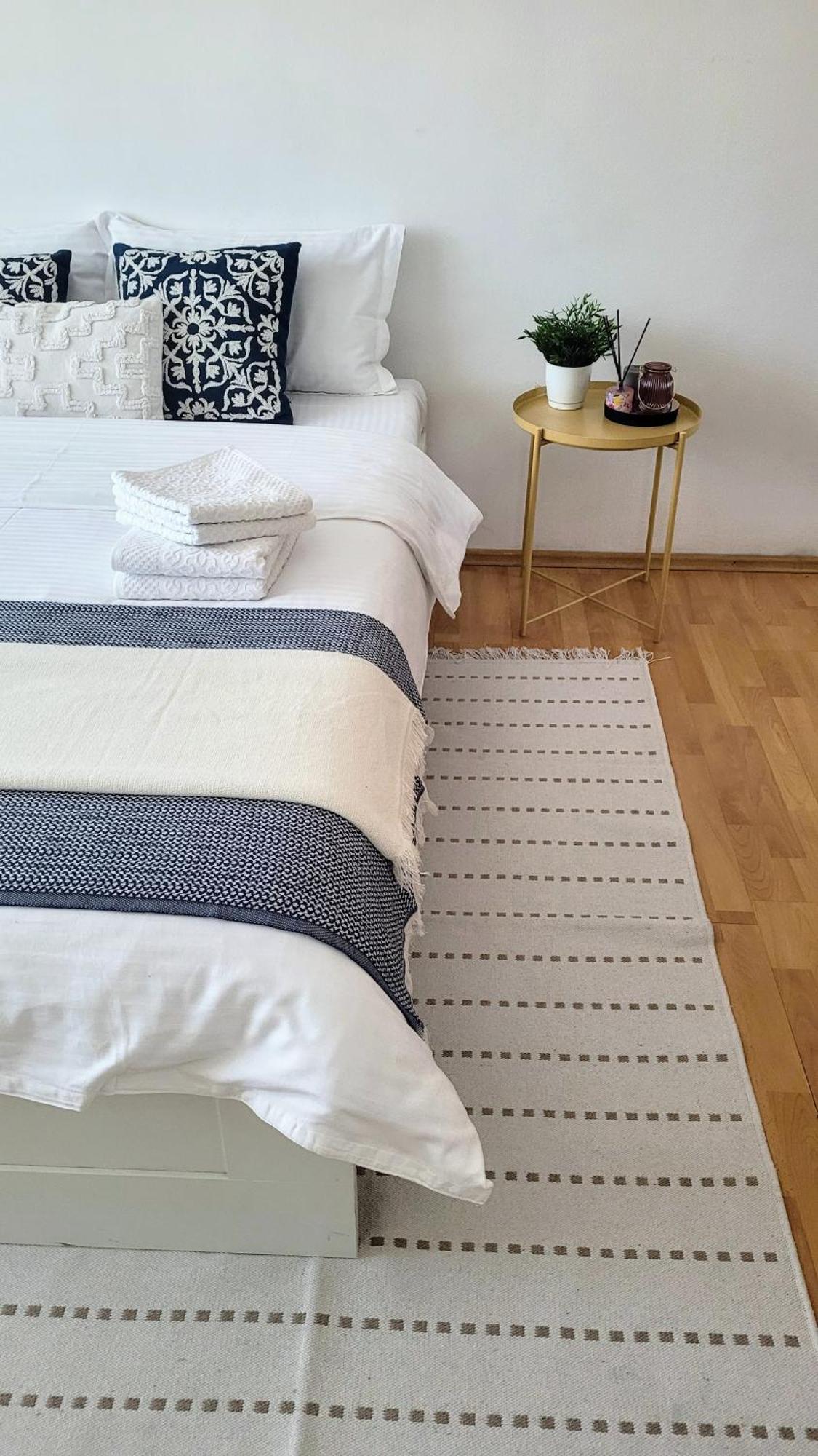 Cozy Retreat, Obor Market & Metro Apartment *