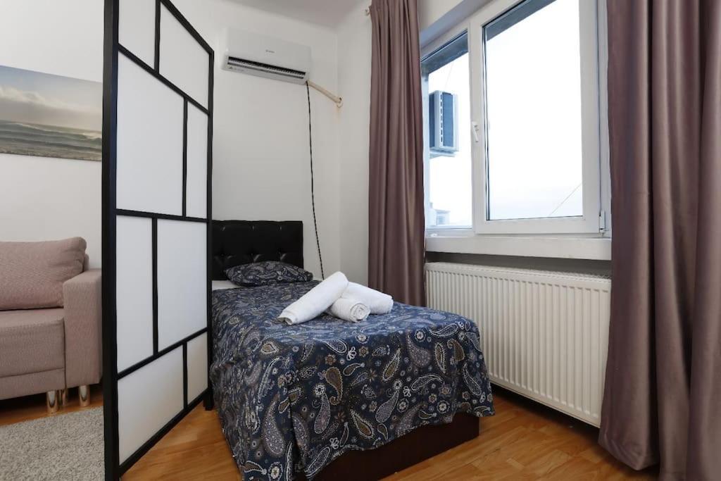 3 Bdrm In Center *