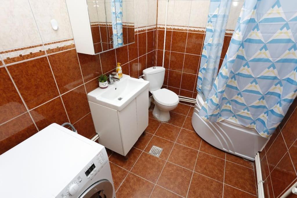 Apartment 3 Bdrm In Center *
