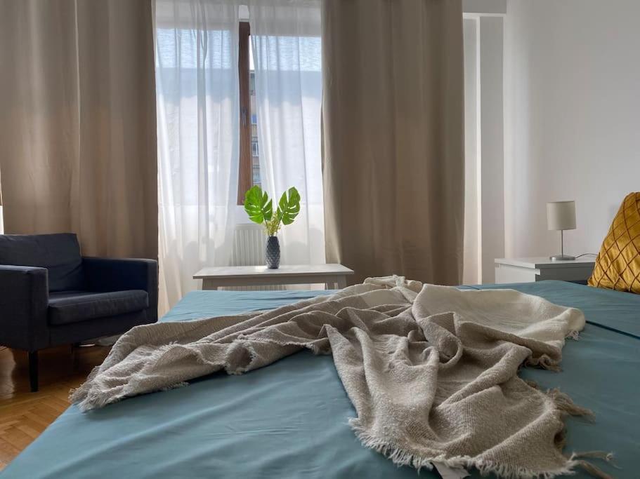 2 Bedroom With Terrace In Center *