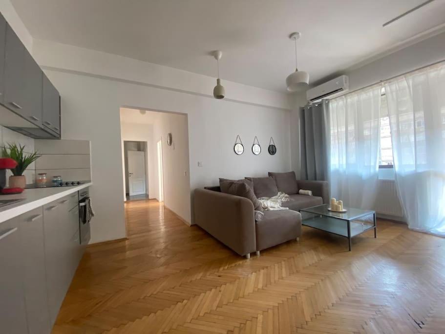 2 Bedroom With Terrace In Center Bucharest