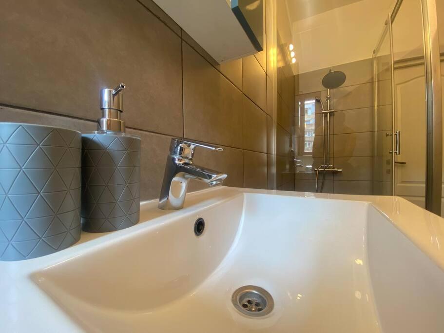 2 Bedroom With Terrace In Center Apartment Bucharest