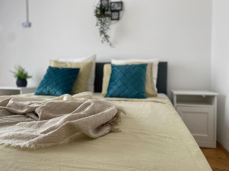 2 Bedroom With Terrace In Center Apartment Bucharest