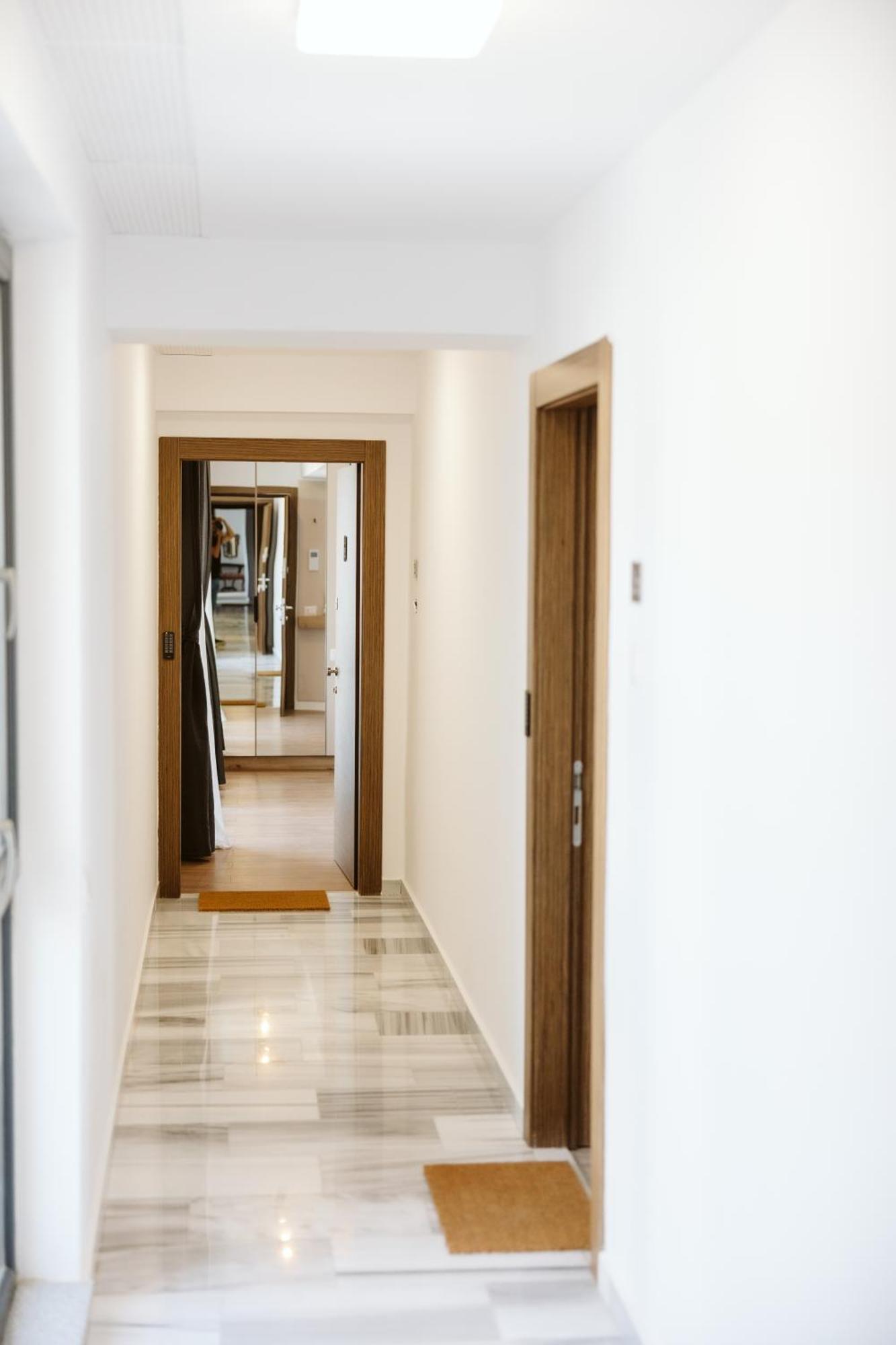 Apartment Dec *