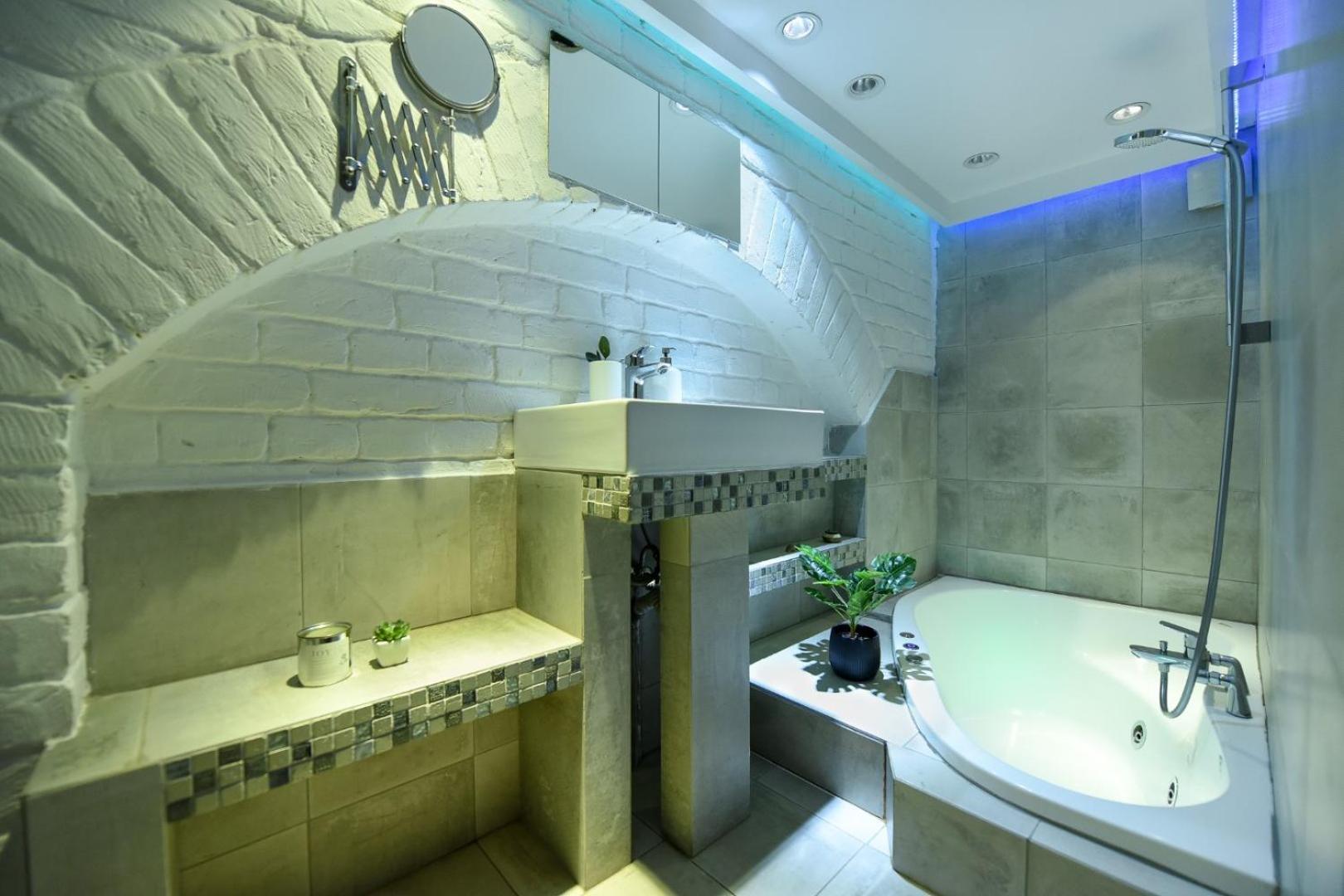 Apartment Regina Elisabeta Duplex-style Studios: Cozy Haven In The City Center *
