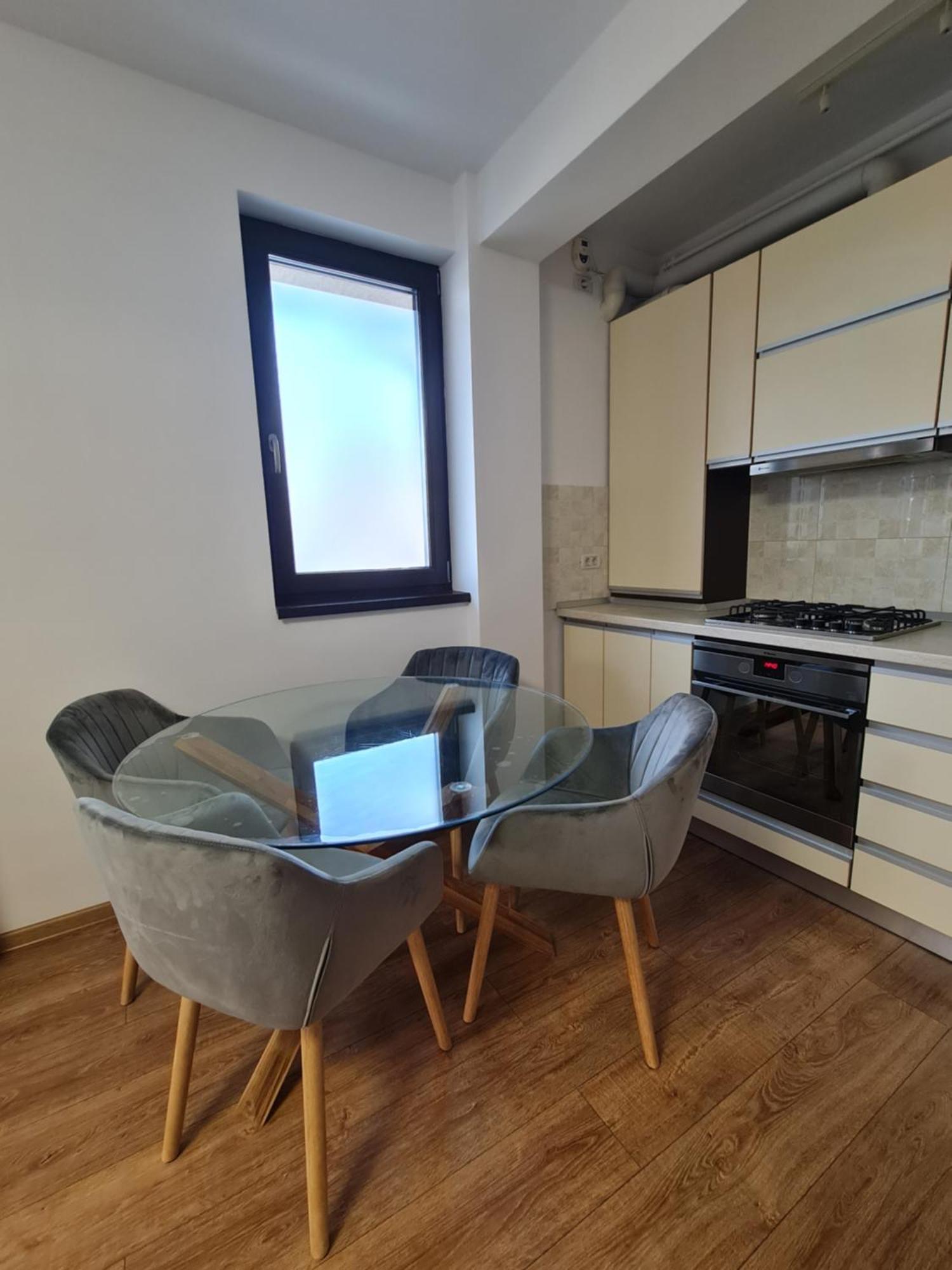 Exclusive Living Apartment *