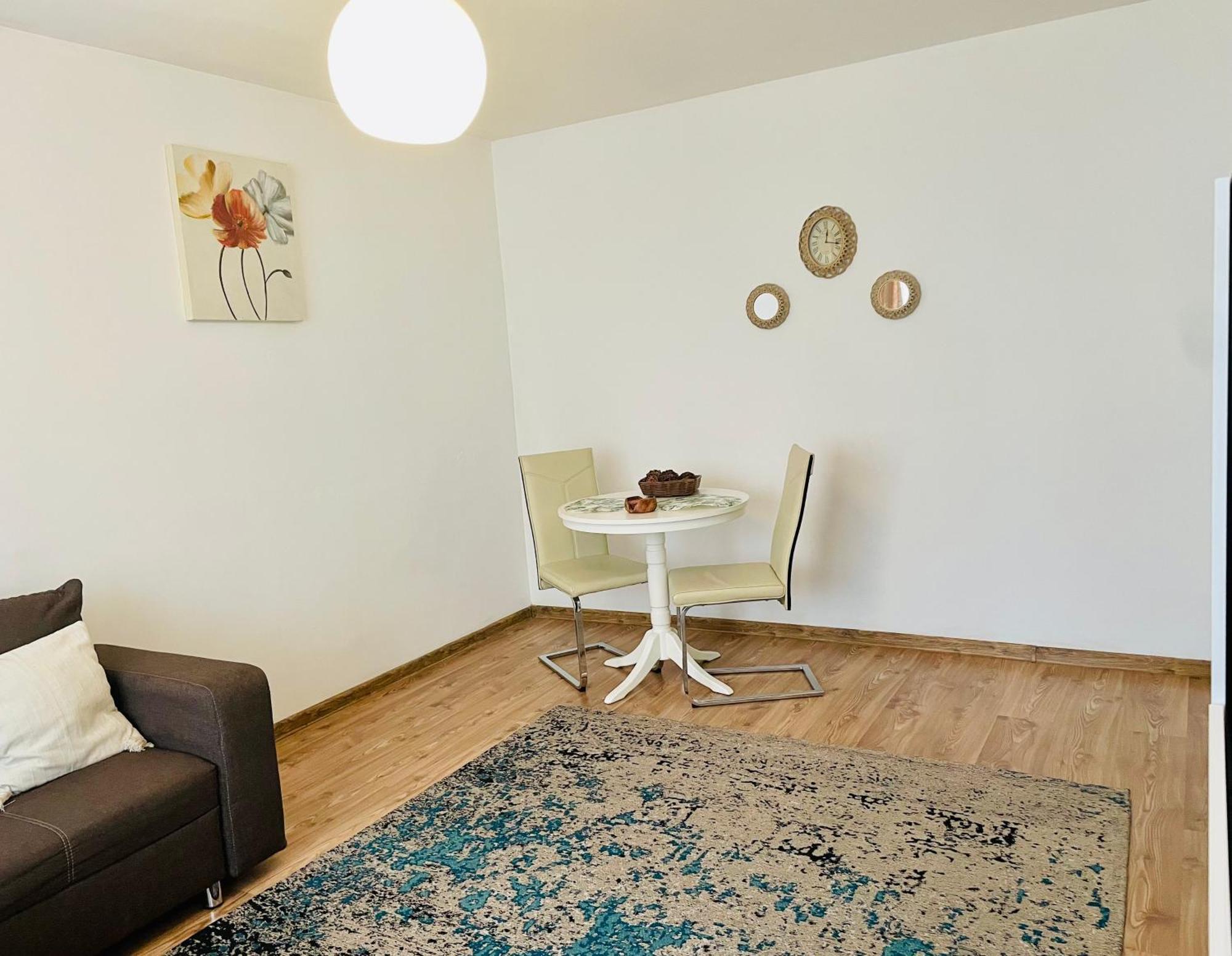 Thias -parter, Langa Spitalul Marie Curie Bucharest