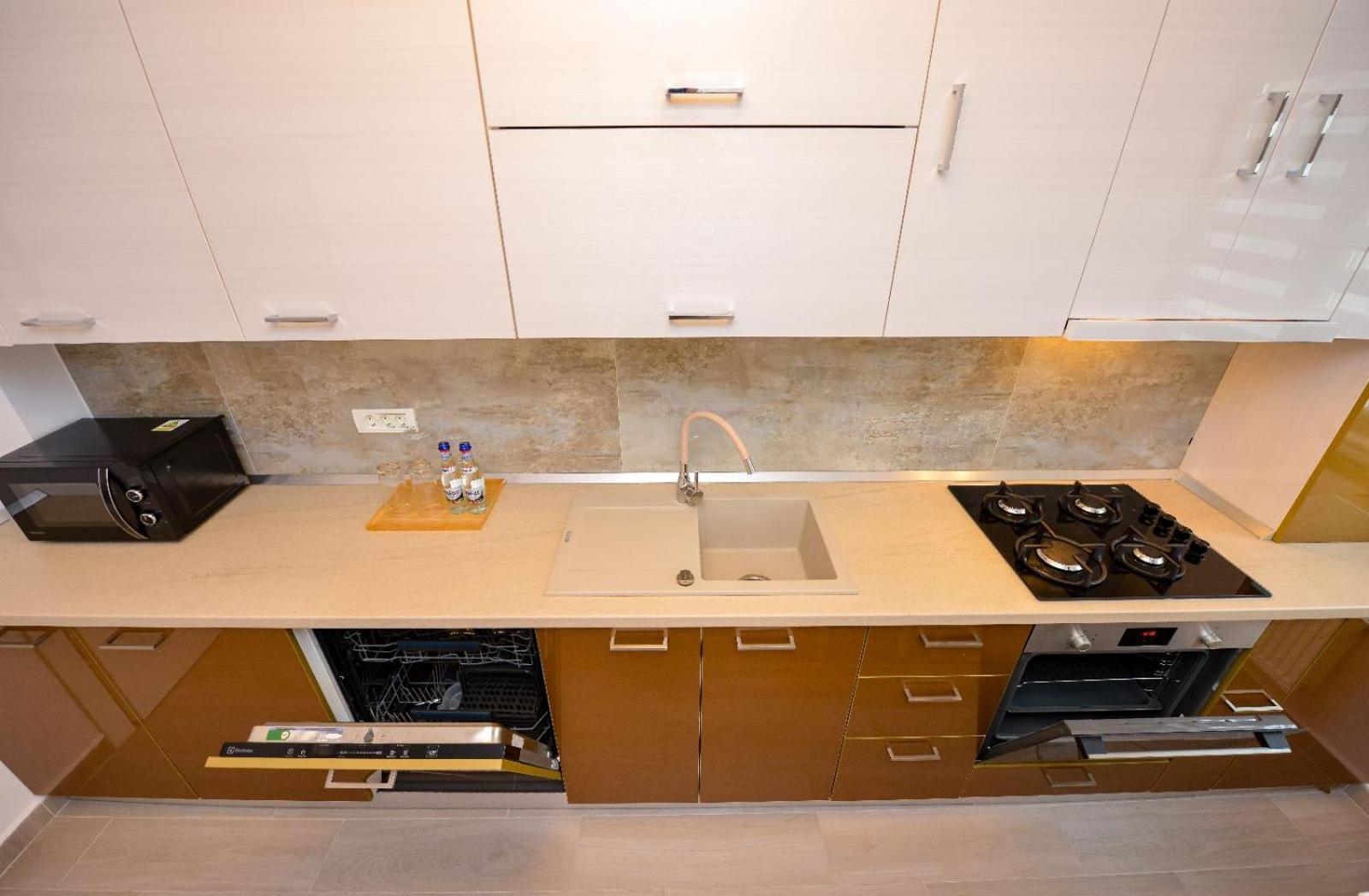 Apartment - Private Parking *