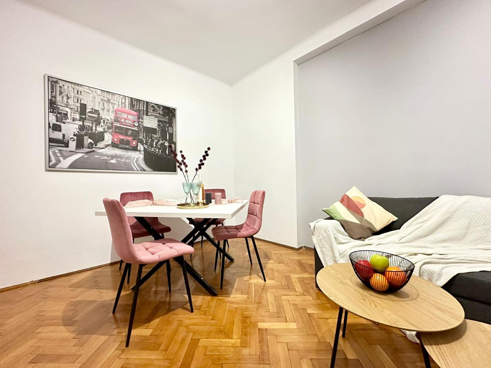 Apartment Piata Romana With Balcony Bucharest