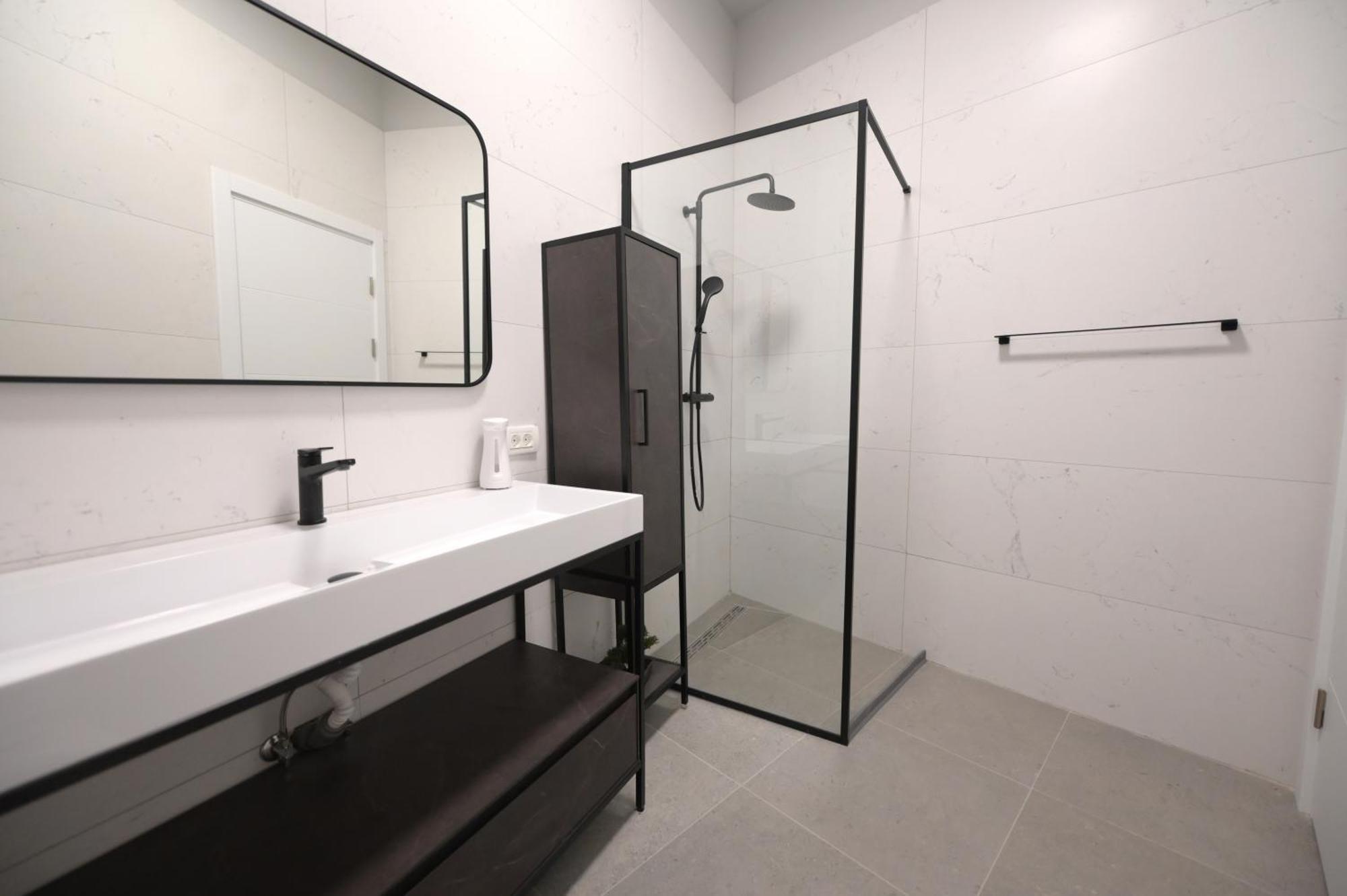 Umbrella Street Center Luxury 2 Bedroom Apartment