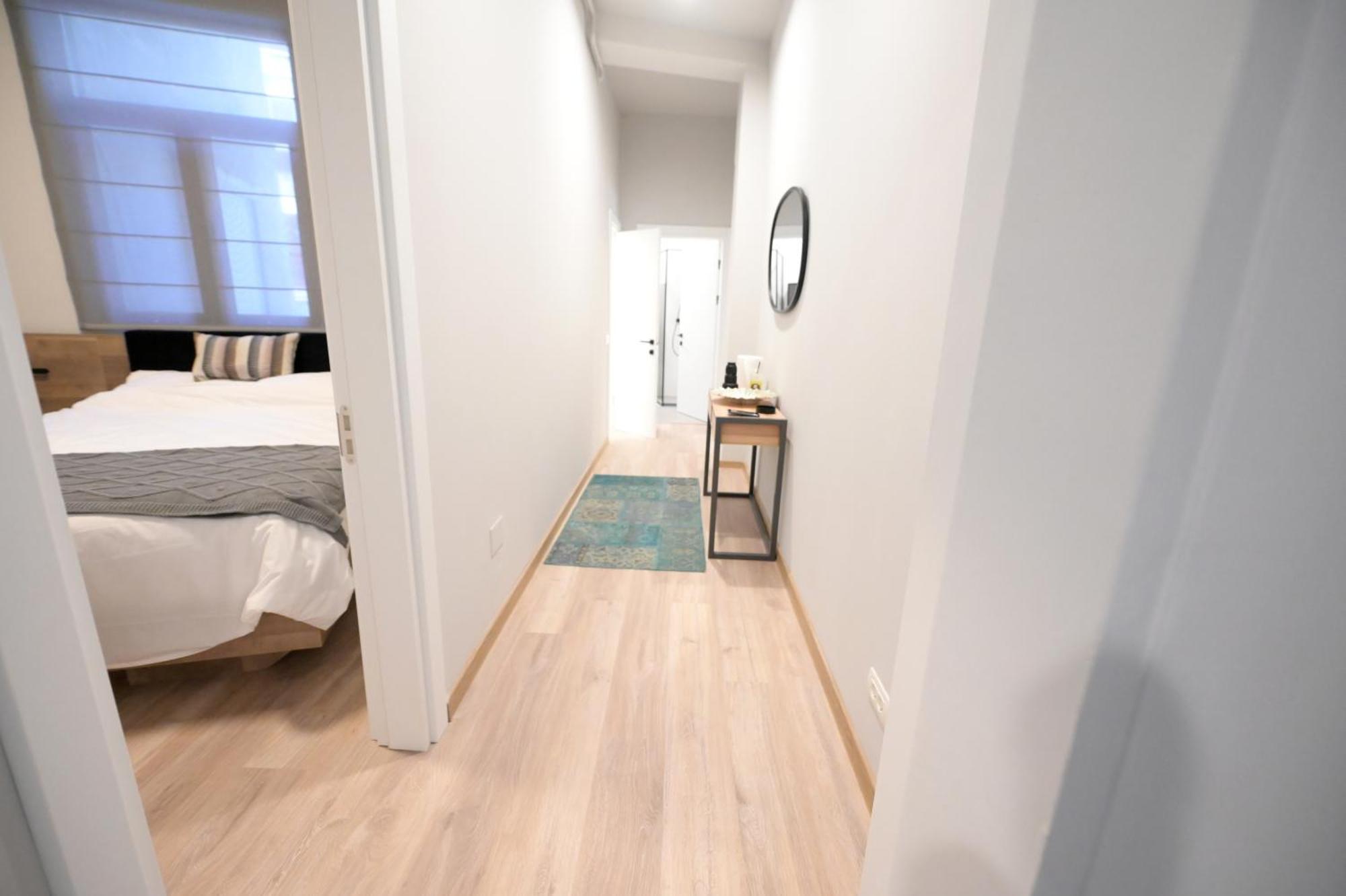 Umbrella Street Center Luxury 2 Bedroom
