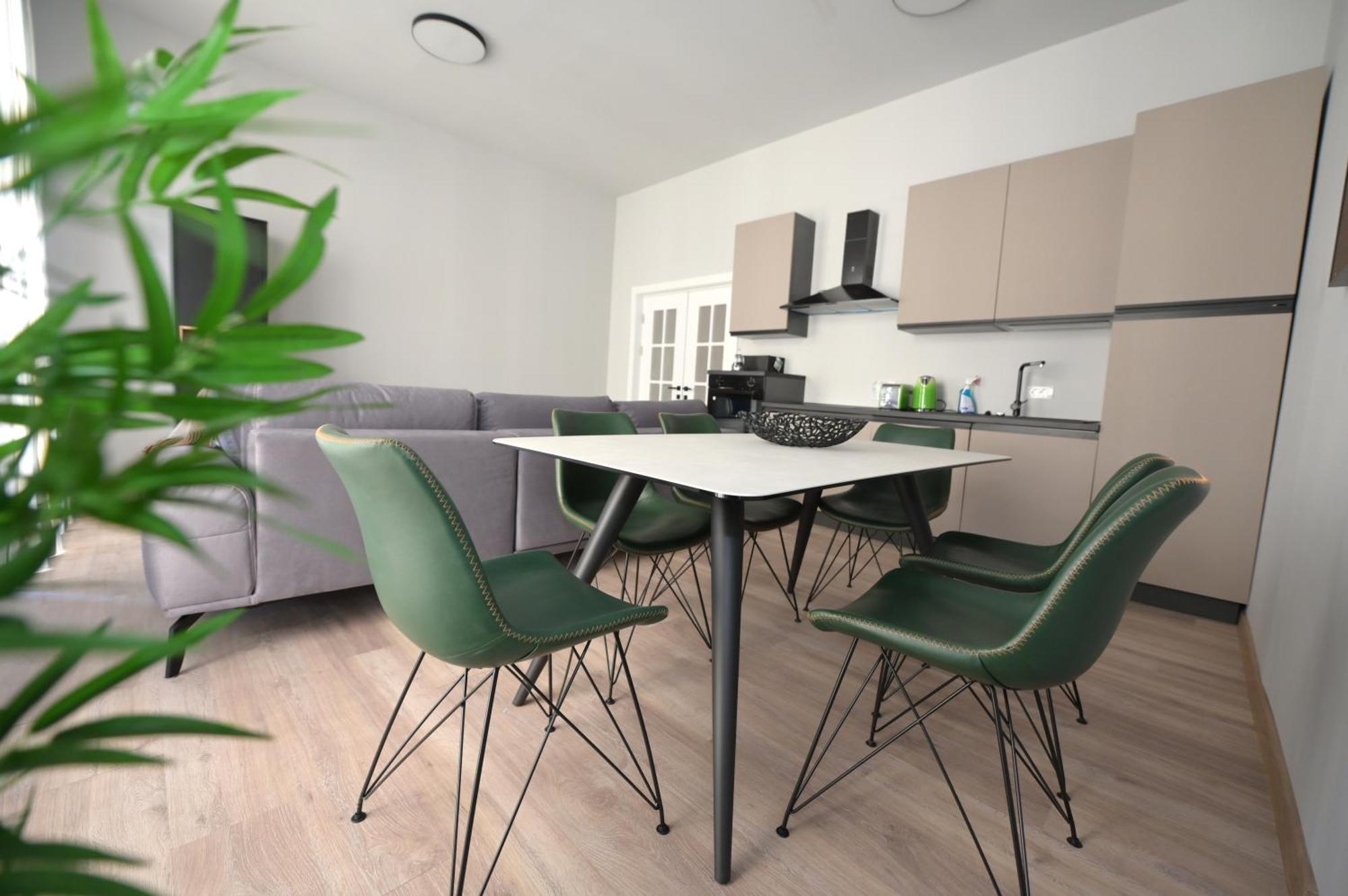 Umbrella Street Center Luxury 2 Bedroom Bucharest