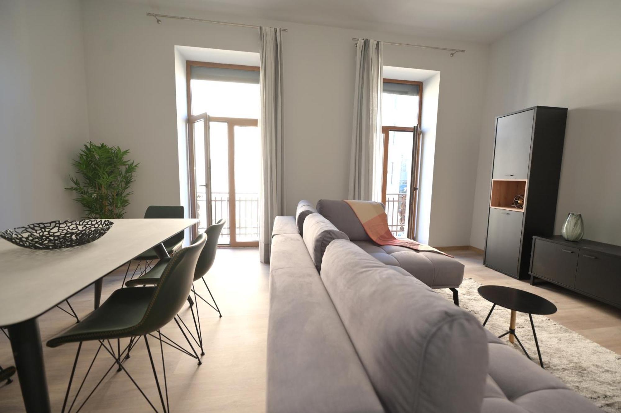 Umbrella Street Center Luxury 2 Bedroom * Bucharest