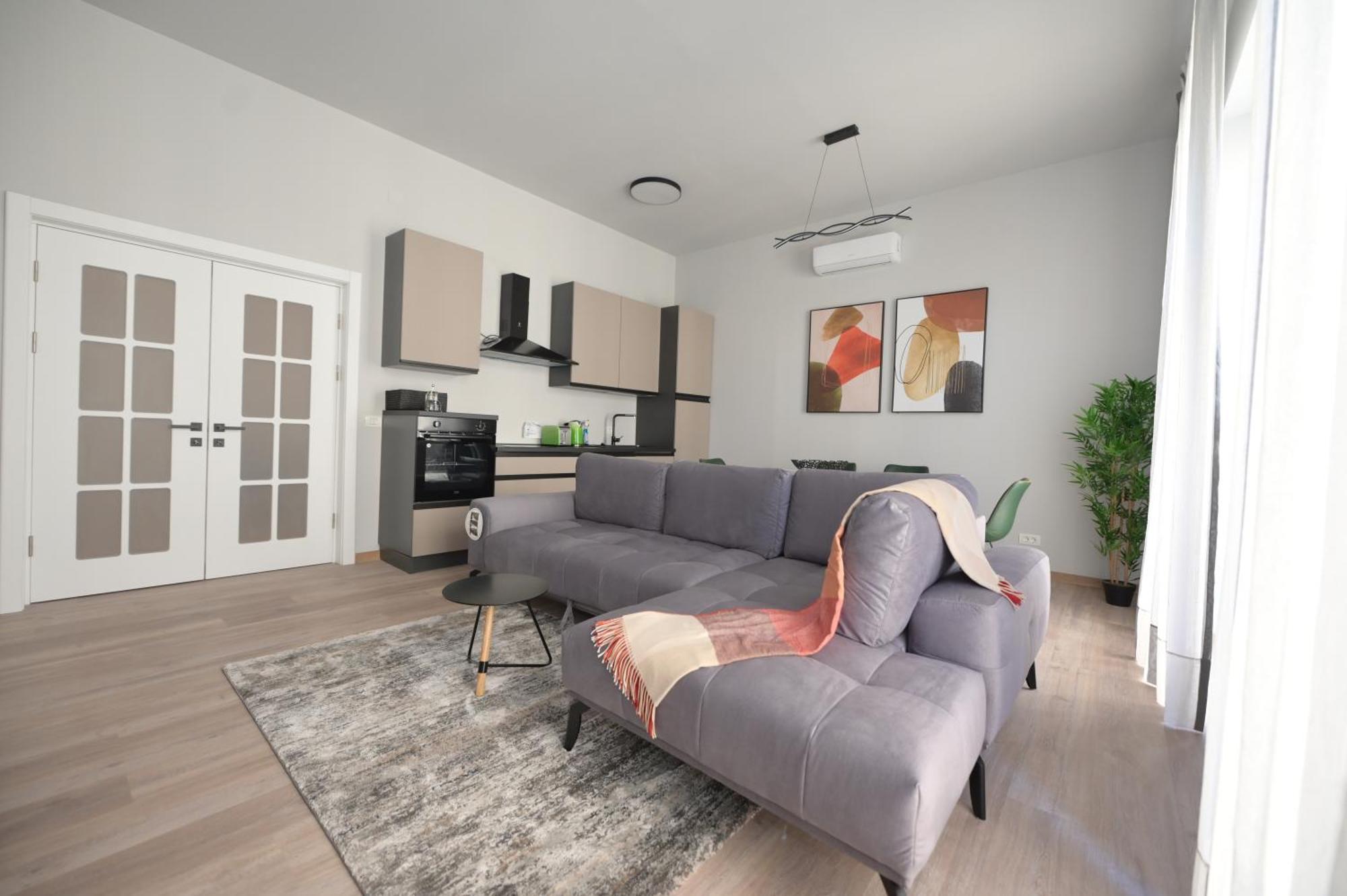 Umbrella Street Center Luxury 2 Bedroom
