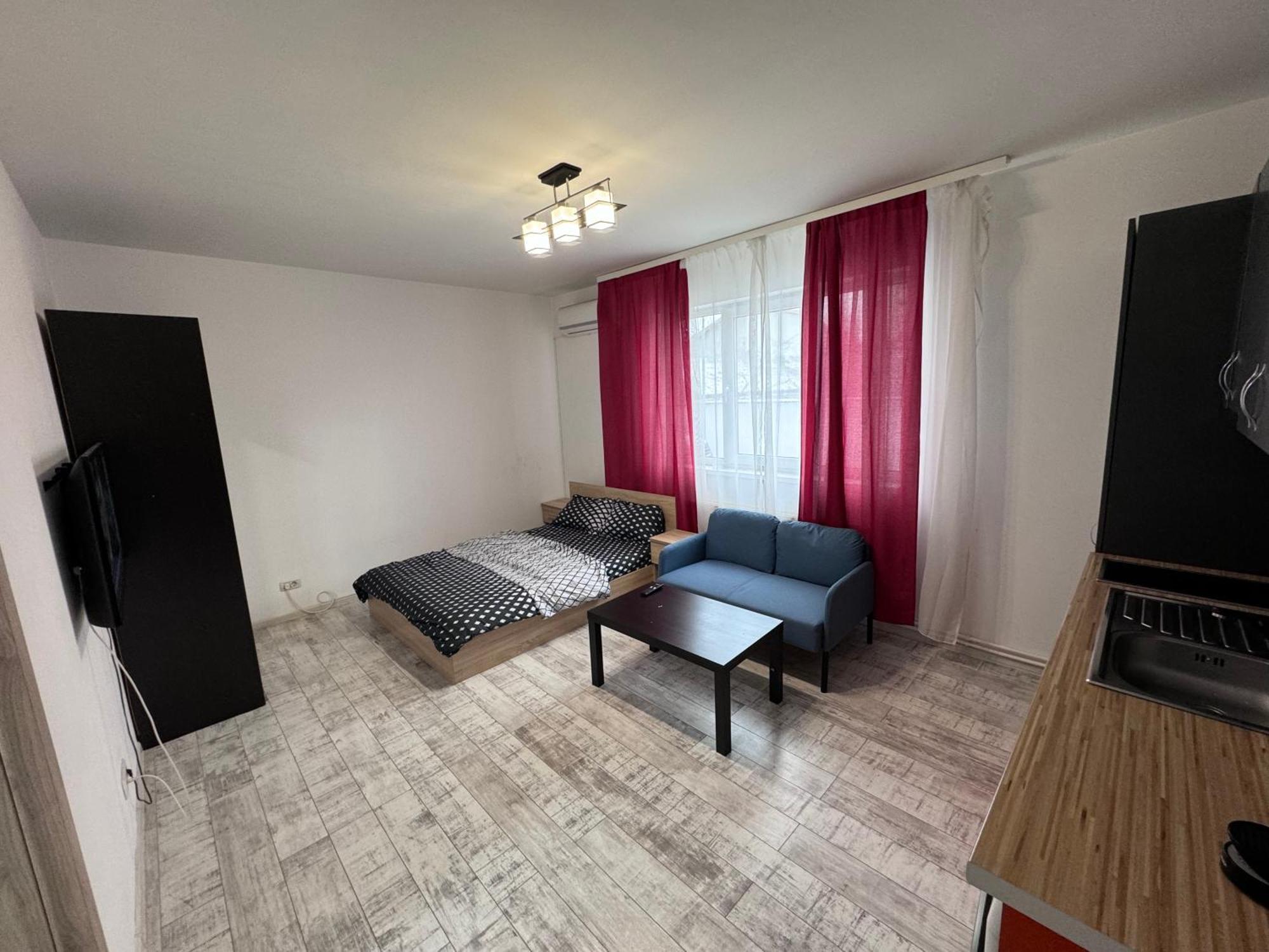 Cozy Studio 10 Min Away From Th Center Of The *