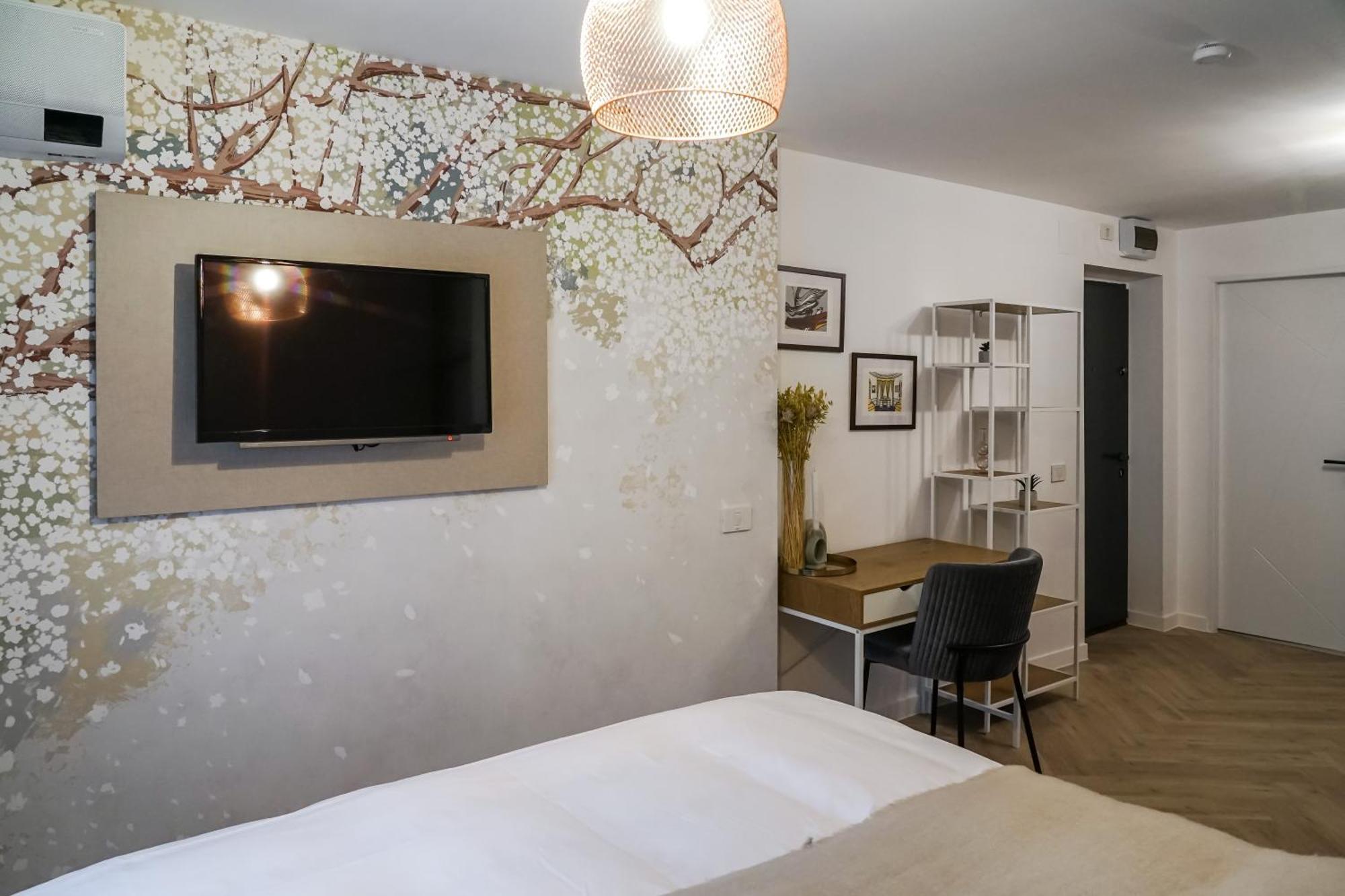 Apartment April