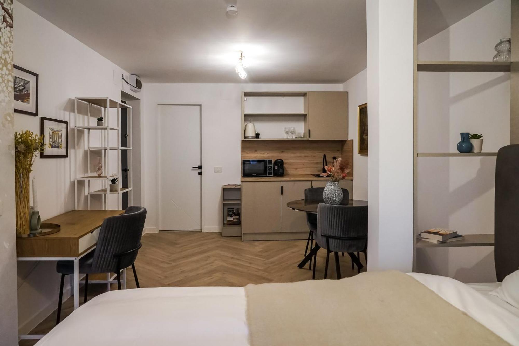 Apartment April *