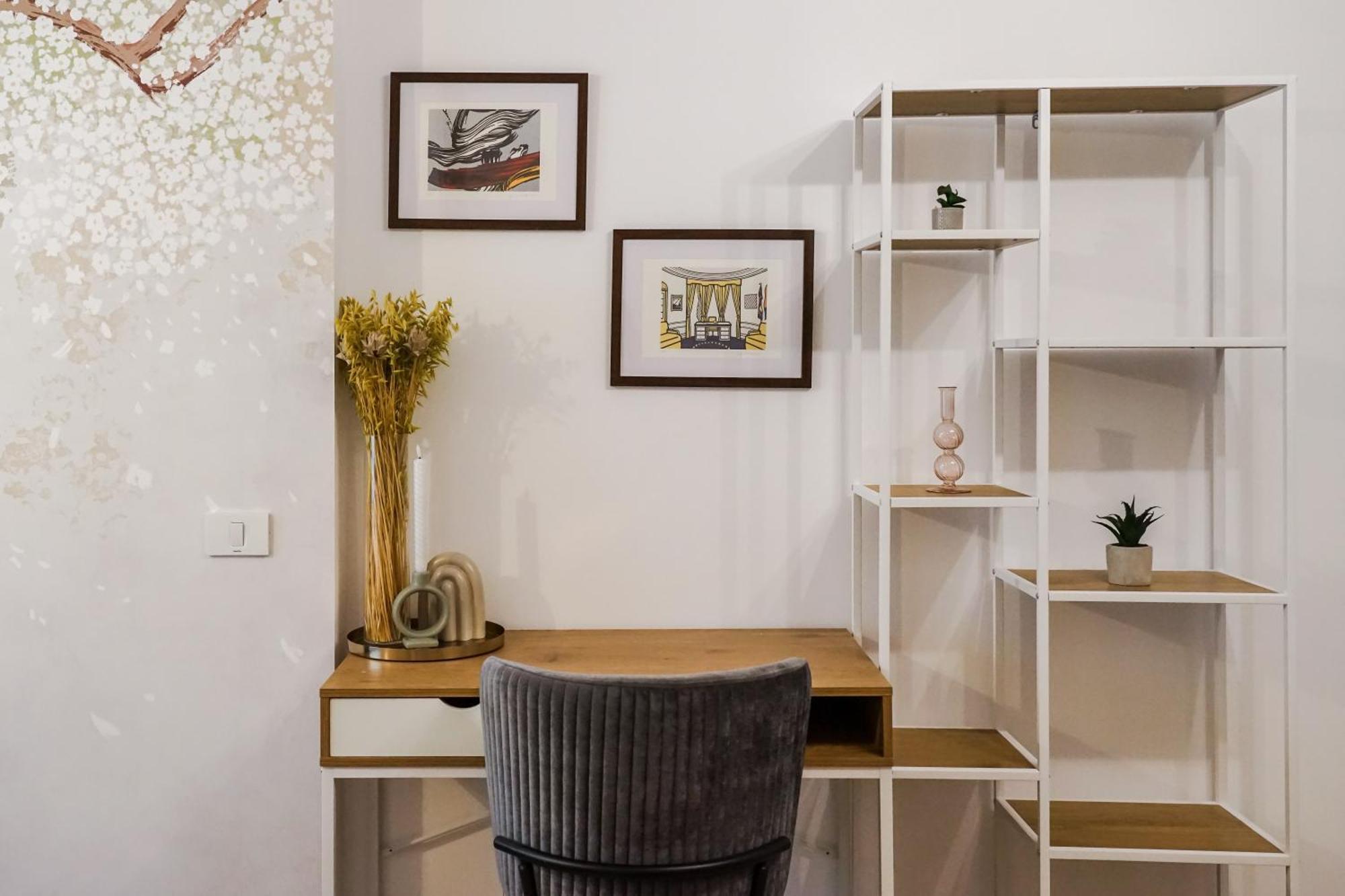 April Apartment *