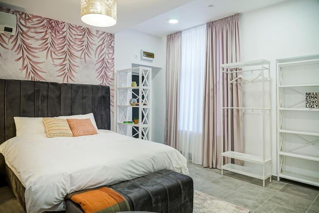 Apartment Paradise *