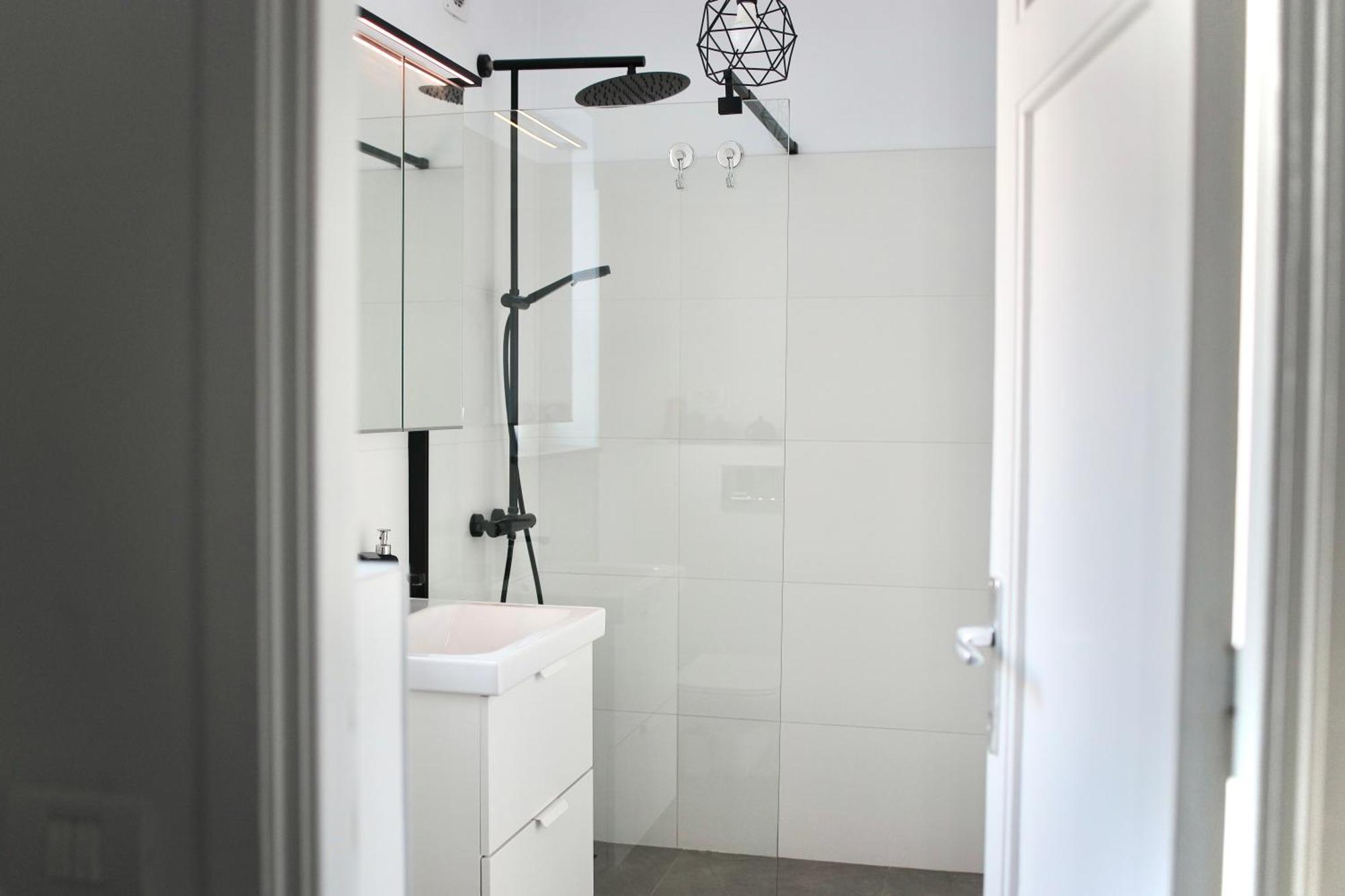 Your Deluxe In Center Apartment